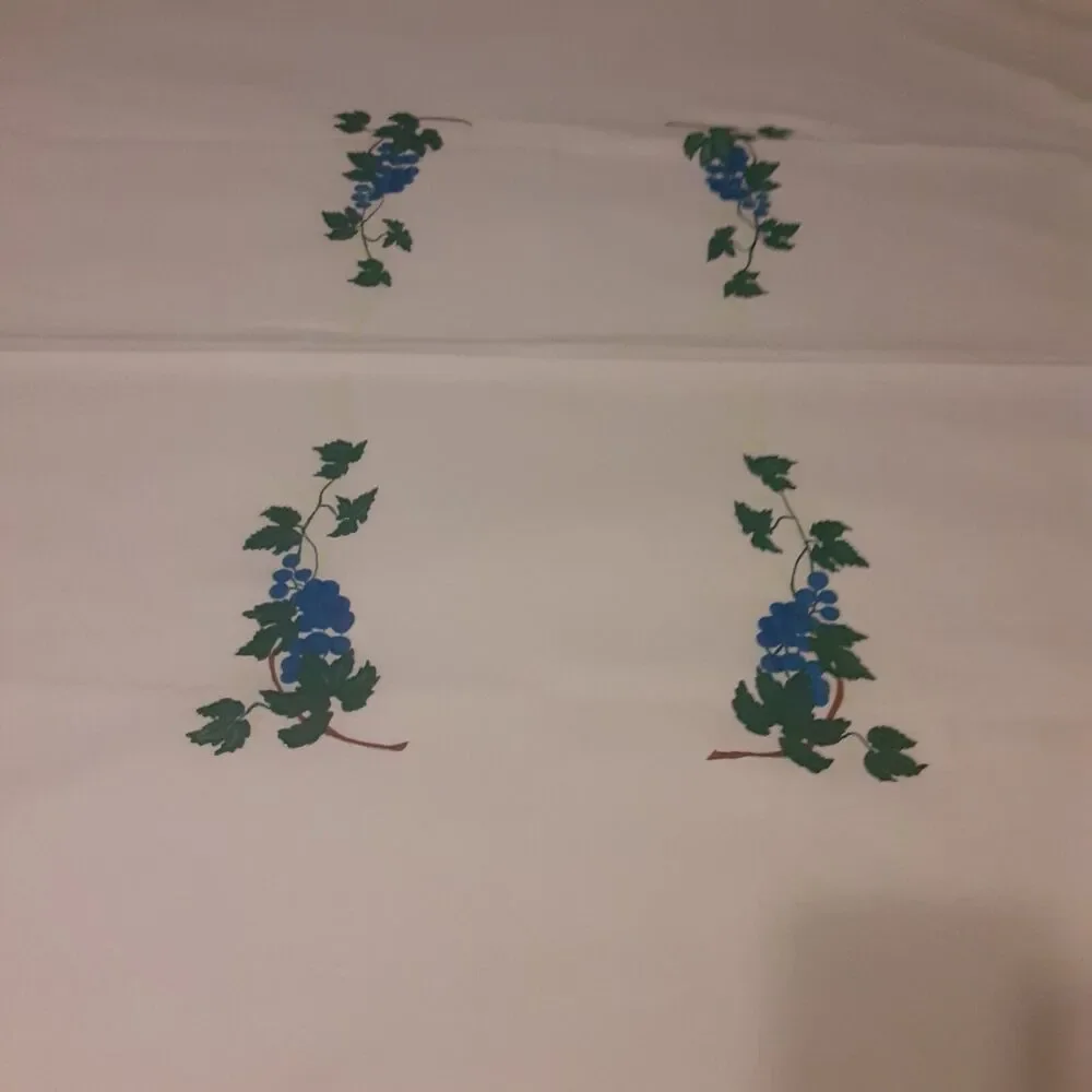 Vintage Grape Vine Tablecloth 62x78 Retro Versatile NOTE